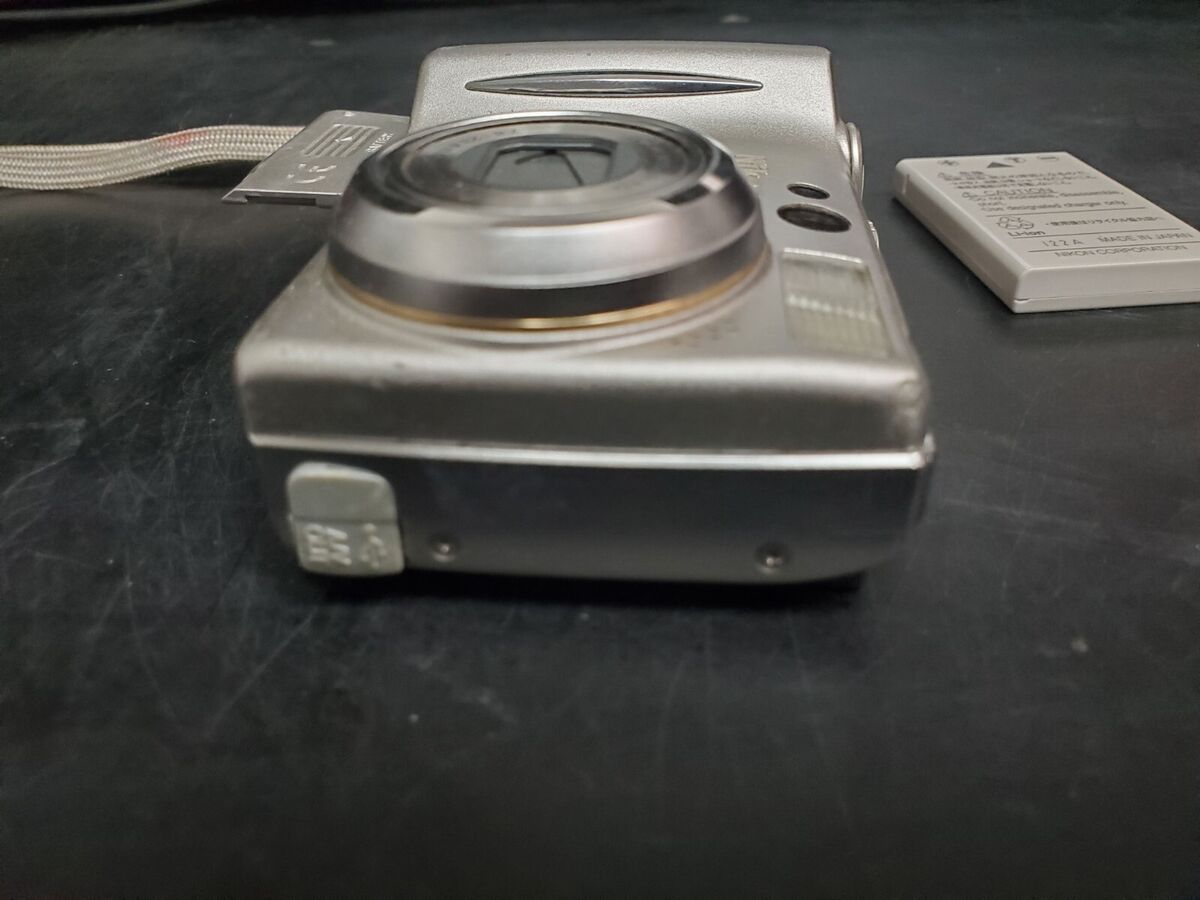 Nikon COOLPIX 4200 4.0MP Digital Camera - Silver 3027843 Nikon COOLPIX 4200 4.0MP Digital Camera - Silver 3027843