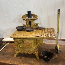 Antique Cast Iron Miniature Salesman's Sample Doll House AMERICAN Toy Stove