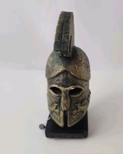Figura espartana romana casco corintio griego antiguo de colección.