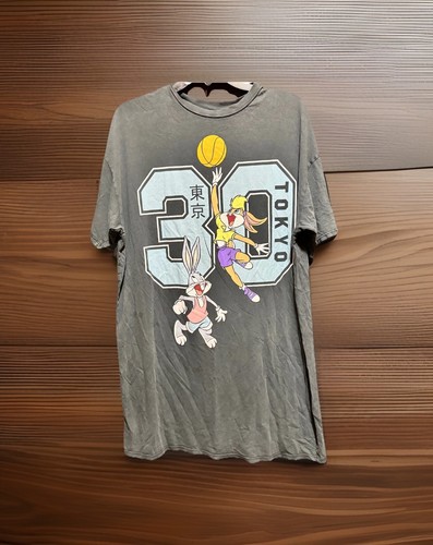 District H&M Looney Tunes Tokyo Gray T-Shirt Medium Bugs Bunny WB Basketball