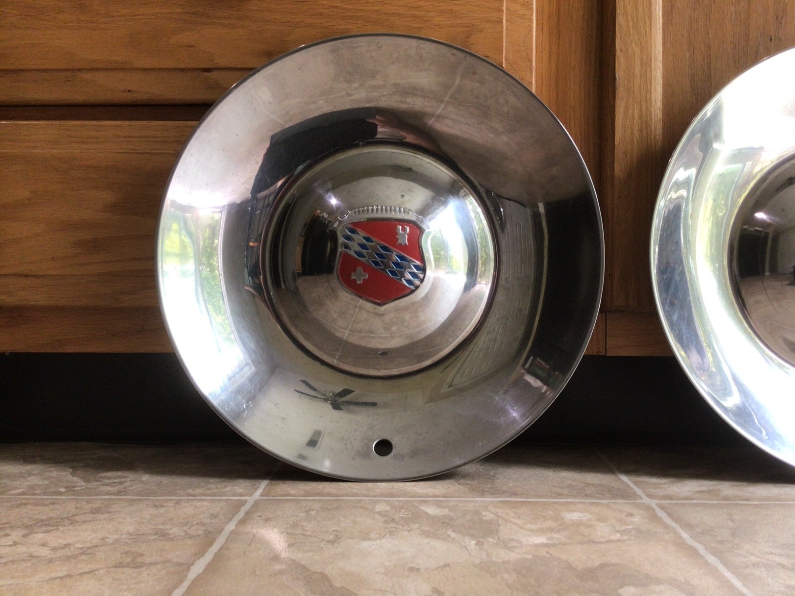 (1) USED OEM 1952 Buick Special/Super/Roadmaster/Wagon 15" hubcap wheel cover
