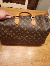 Louis Vuitton Speedy 40 bag in the classic Monogram