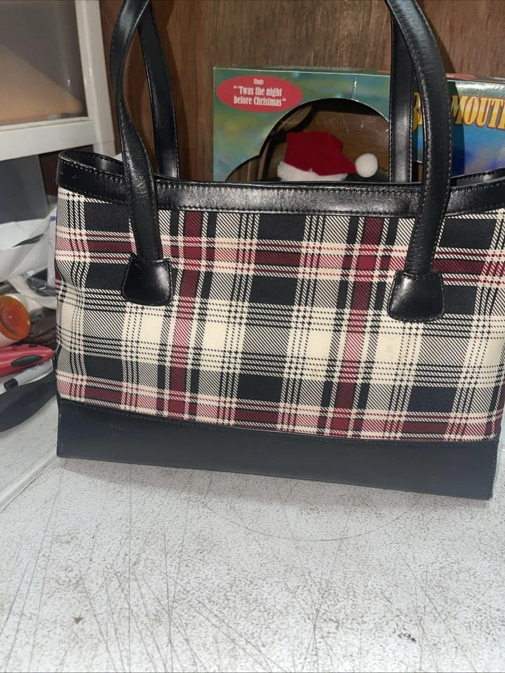 Bolso de Mano con Interior Rojo, Borde Negro Maxx New York Cuadros NUEVO CON ETIQUETAS 12" L X 8" H X 3" D Foto 2 de 4