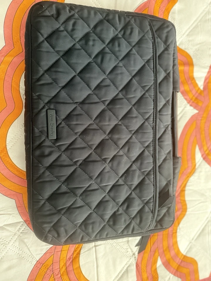 NUEVO SIN USAR - Funda para portátil Vera Bradley negra con asa - Patrón floral en el interior Foto 2 de 4