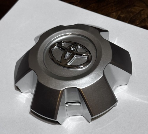 2013-2024 Toyota 4Runner SR5 Center Hub Cap p/n 4260B-35070 - Picture 2 of 7