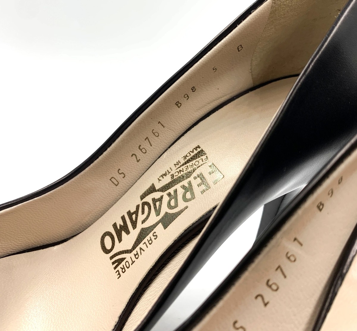 NEW SALVATORE FERRAGAMO Black Gilia Leather Peep-Toe Bow NEW SALVATORE FERRAGAMO Black Gilia Leather Peep-Toe Bow