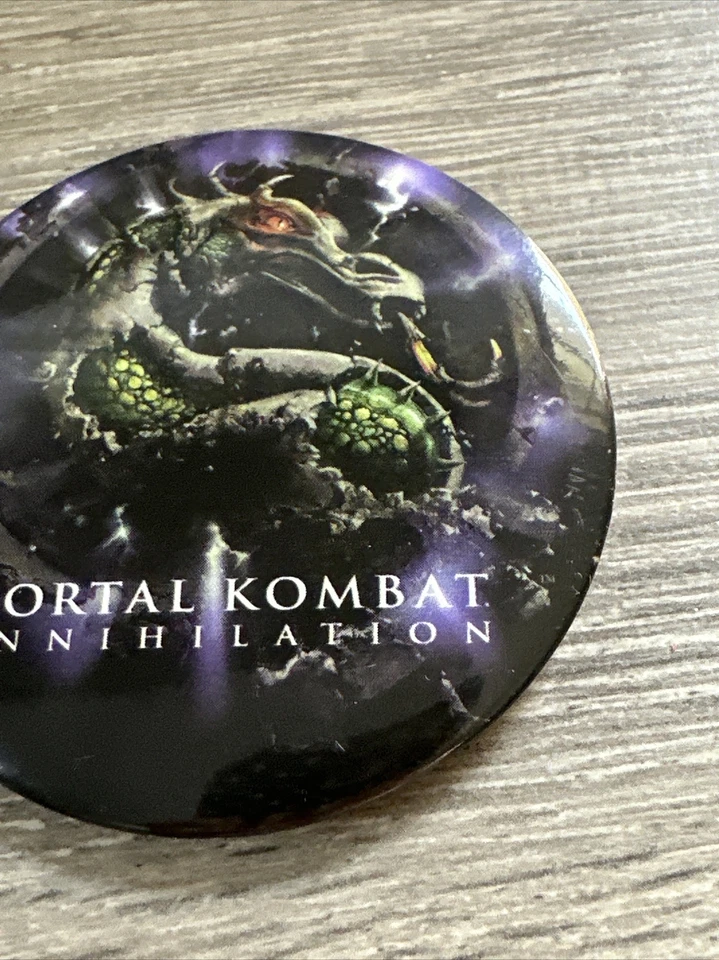 Mortal Kombat Aniquilación Pinback Gamestop 3” Foto 3 de 4