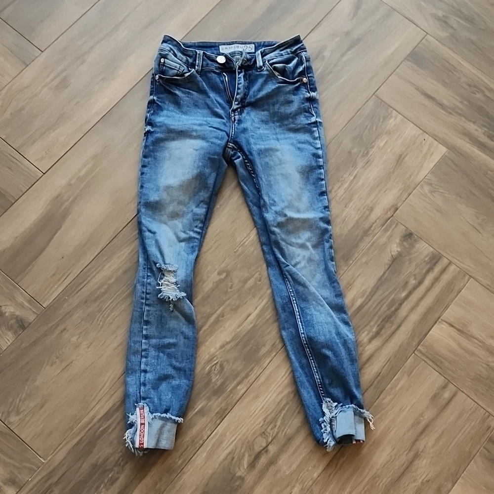 Nearly New Amisu Distressed Wash Rolled Cuff Skinny Jeans Size 25