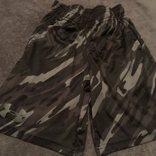 Under Armour Boys Camouflage Grey Black Shorts Elastic Waist Size Youth Small