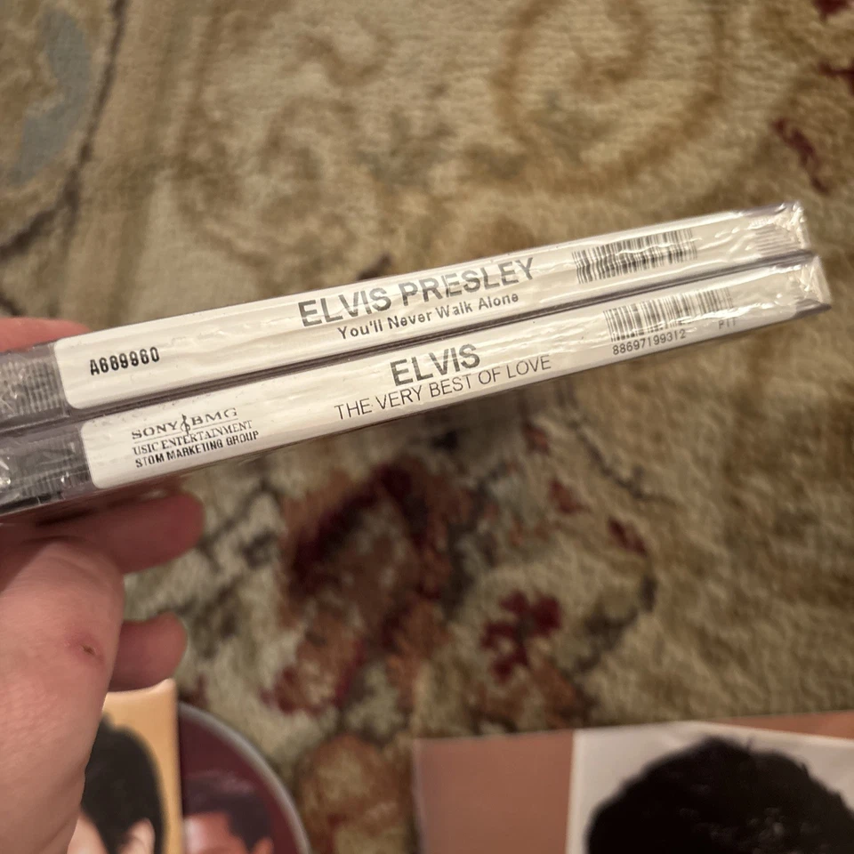 Elvis Presley: Collector's Edition Tin (2 CD, 1 DVD) Great Valentines Present - Image 2 of 4