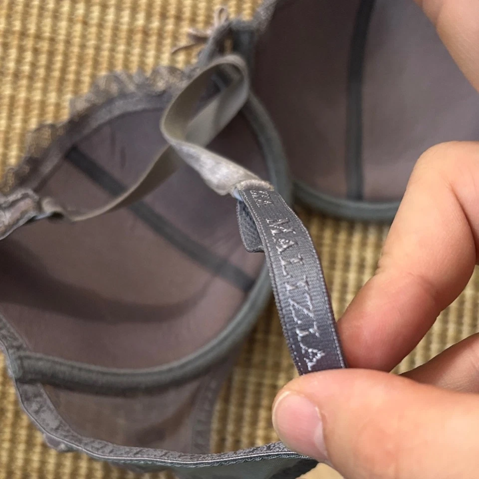 Nuevo con etiquetas Sujetador bordado de encaje Malizia by La Perla - Gris oscuro talla 36B 3 Foto 4 de 4