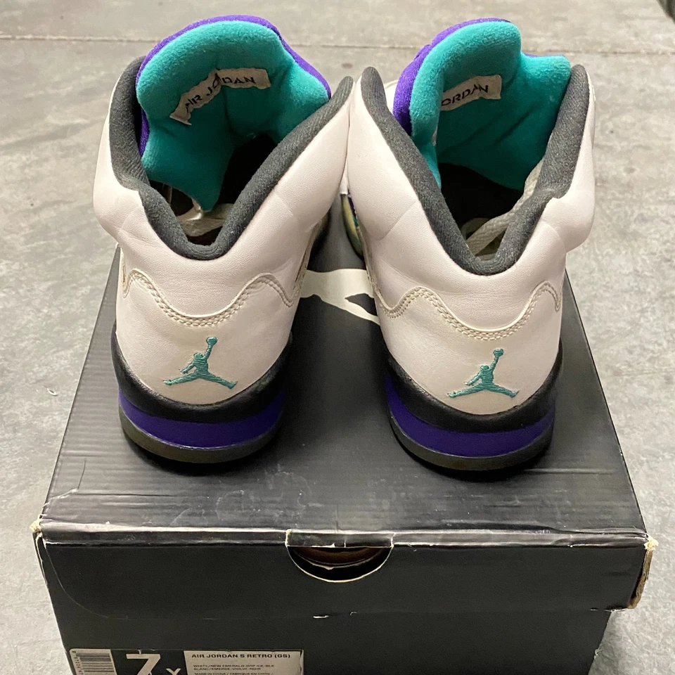 Talla 7Y - Zapatillas Air Jordan 5 Retro Uva 136027-108 ¡Súper Limpias! ¡Envío rápido! Foto 4 de 4