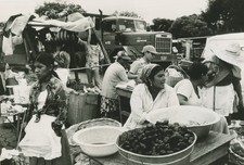 A09 A0925 - Escena de mercado en Nicaragua después de la revolución