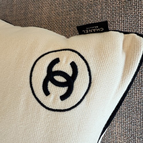 Chanel LA Collection Beauty Beige Travel Cushion Pillow Soft Cover 100%Authentic - Picture 5 of 13