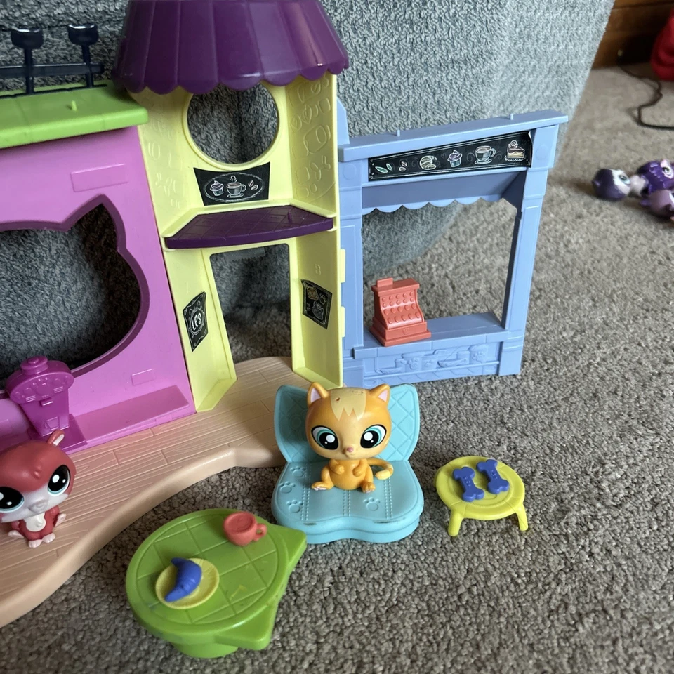 Hasbro Littlest Pet Shop Pawristas Café Playset Cats LPS W/ Figures, Incomplete - Image 2 of 4