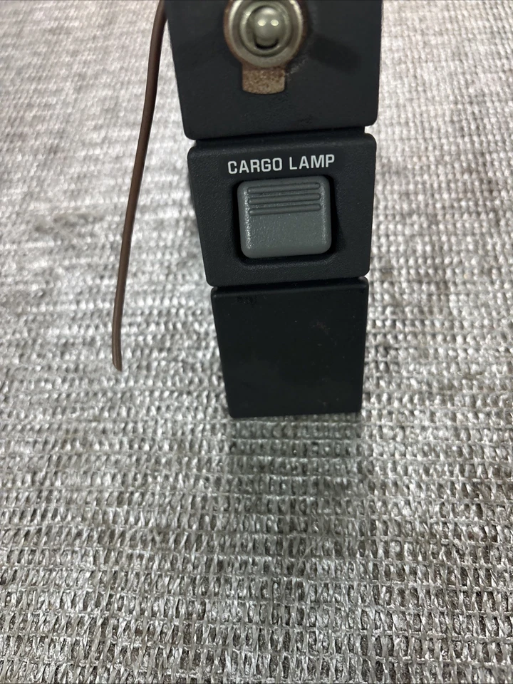 Interruptor de lâmpada de carga Chevrolet K2500 1999 - Imagem 3 de 4
