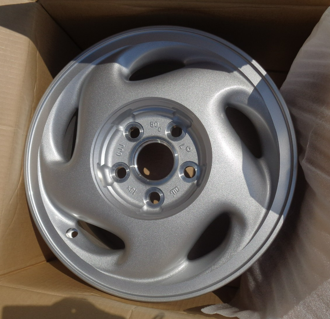 1991-1997 TOYOTA PREVIA ALUMINUM WHEEL RIM RH 15X8 OEM 42611-0W040