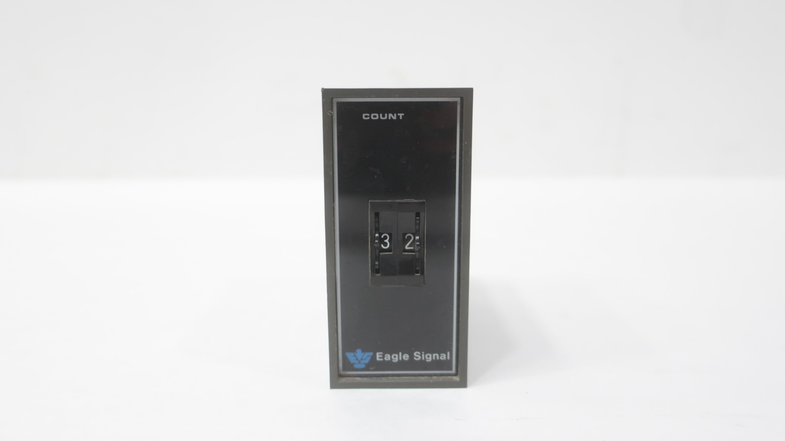Eagle Signal DZ100A3 2-digit Counter 120v-ac