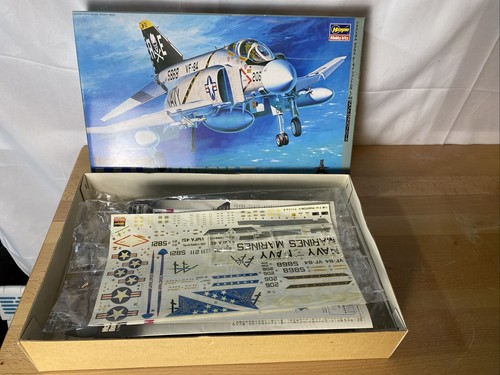 Kit modelo avión Hasegawa 1/48 McDonnell Douglas F-4J Phantom II Jolly Roger - Imagen 7 de 16