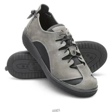 The Expandable Width Comfort Shoe Women's Size 6 Gray