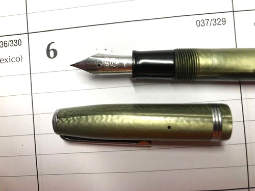 Vintage Esterbrook Light Green Pearl Fountain Pen with 9550 Nib - Picture 2 of 4