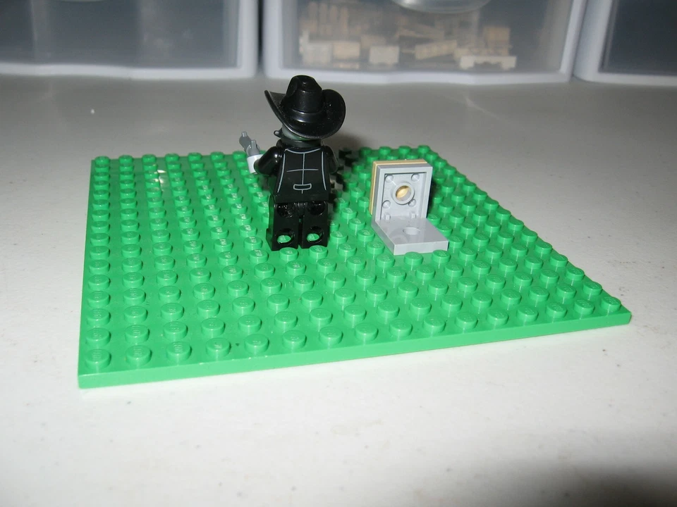 LEGO MINIFIGURE RETIRED THE LEGO MOVIE SHERIFF NOT A ROBOT FROM 2014 - Image 2 of 4