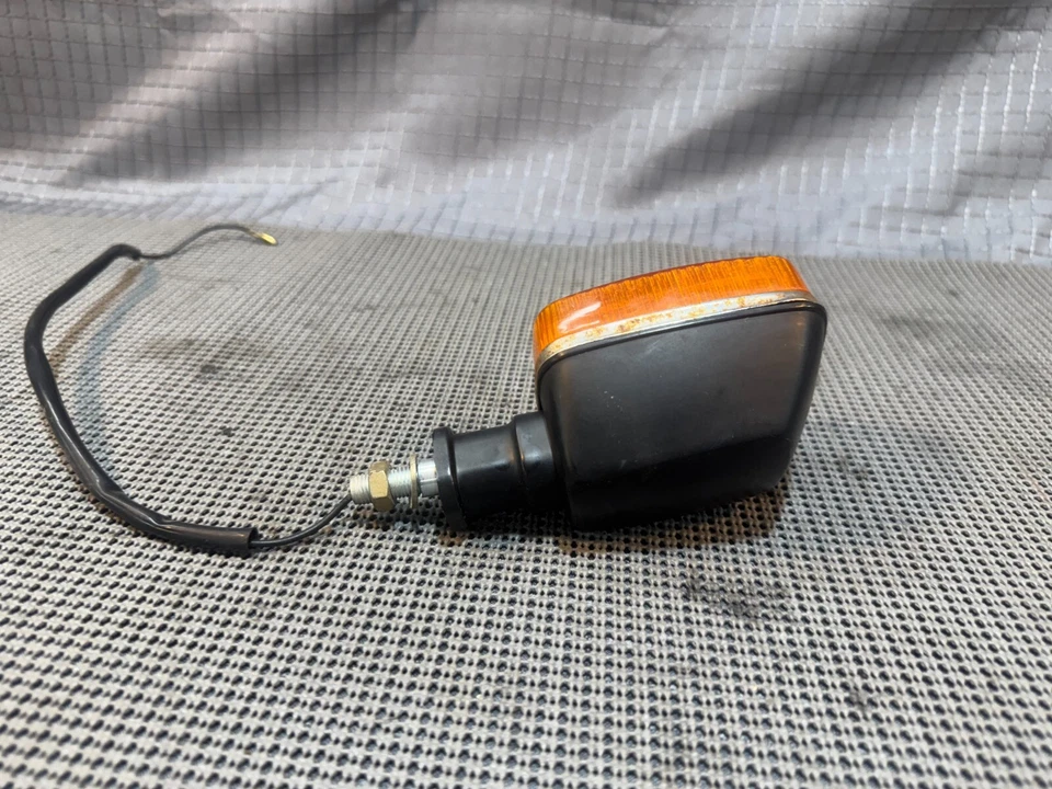 1983 SUZUKI TEMPTER GR650 REAR TURN SIGNAL INDICATOR LIGHT BLINKER - Image 4 of 4