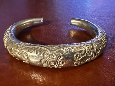 Vintage Thick Sterling Silver Floral Design Bangle Bracelet 32