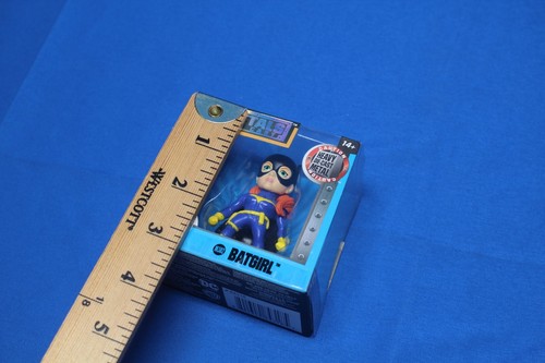 DC Metals Die Cast, BATGIRL, Disfraz/Uniforme Azul 2016 Jada 2" M382 - Nuevo en Caja - Imagen 6 de 6