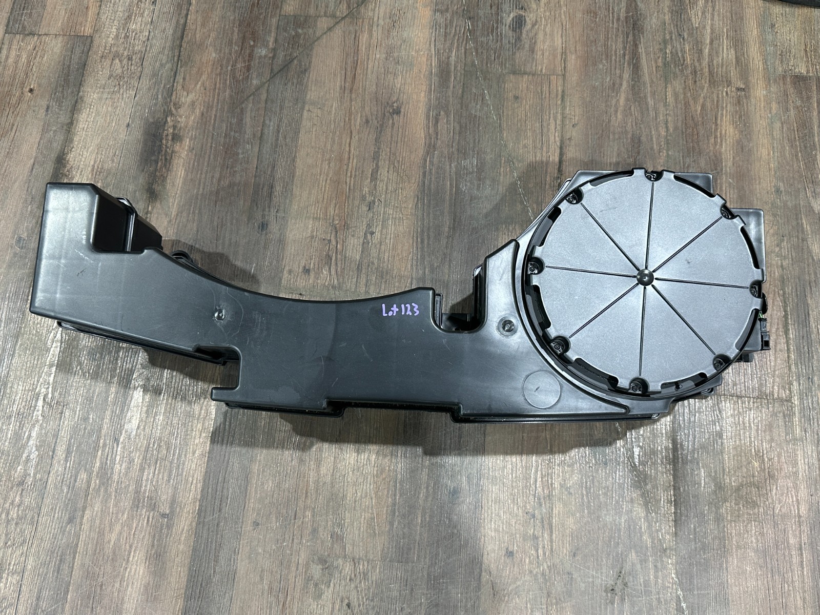 2018-2024 LAMBORGHINI URUS REAR SUBWOOFER OEM 4M8035621