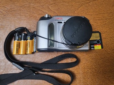 Olympus Camedia C-730 Ultra Zoom Digital Camera 3.2MP CCD W/ MEMORY CARD 