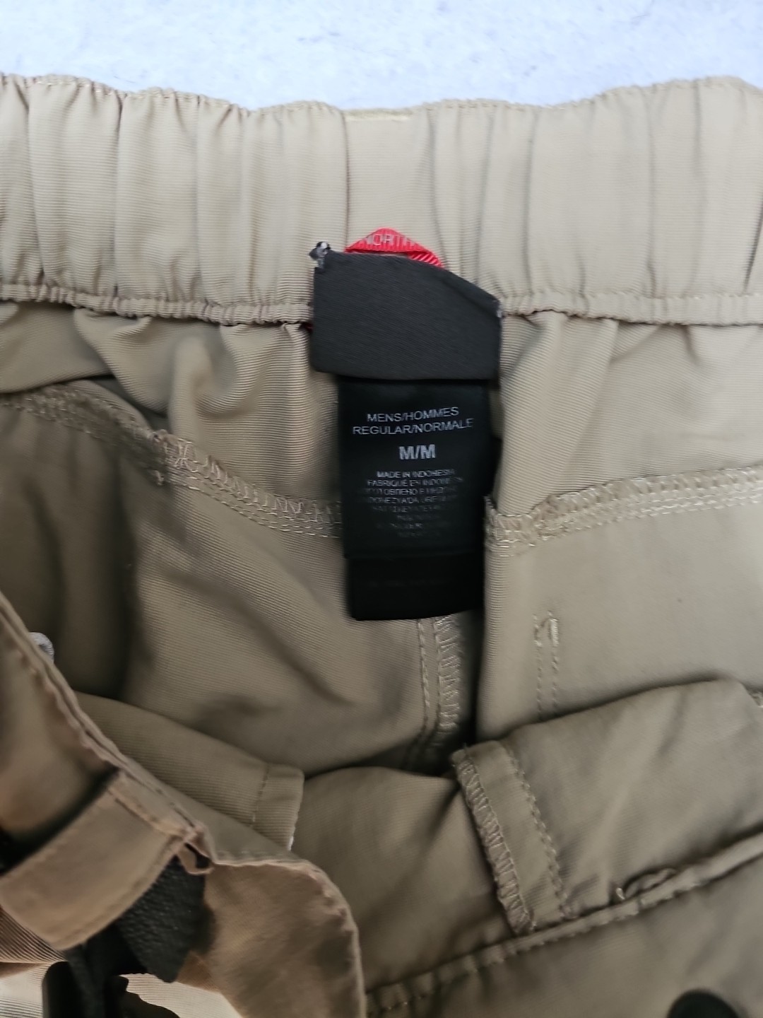 The North Face Mens Sz M Short Cargo Convertible Zip Off Belted Hiking Pants  thumbnail 2