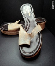 Donald J Pliner Sayla Wedge Thong Toe Beige with Metallic Cast Size 6.5 M