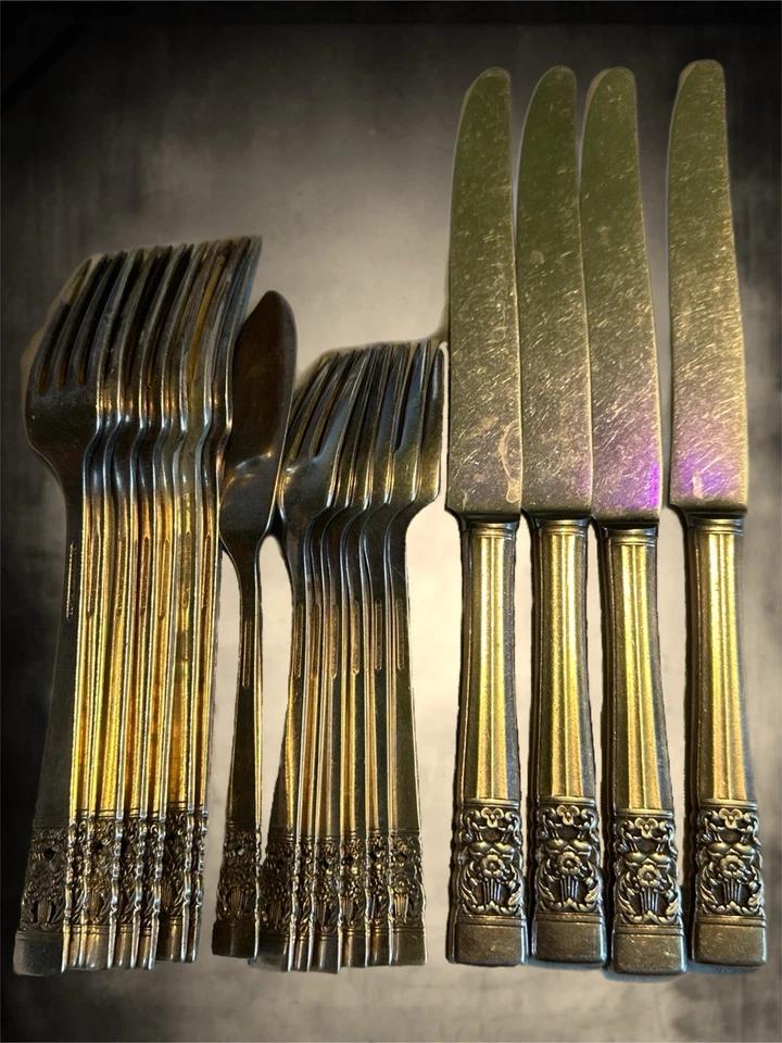 Horquillas Oneida Coronation 7 D; 1 cuchillo de mantequilla 4 cuchillos y 6 horquillas S plato comunitario Foto 3 de 4