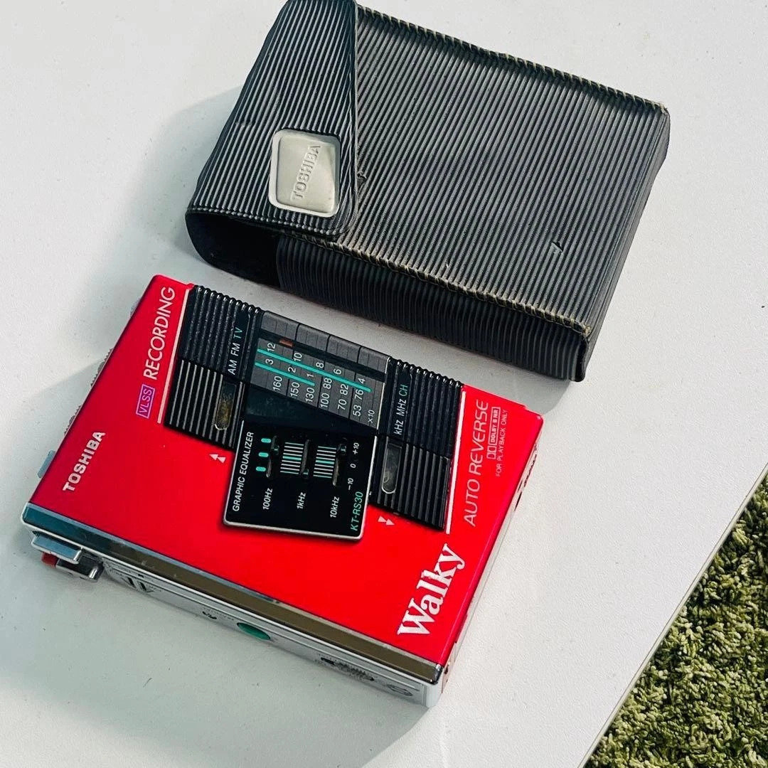【TOSHIBA】東芝Walky KT-RS30 カセットプレーヤー レッド TOSHIBA Walky KT-RS30 Cassette Player Red Vintage Portable Music