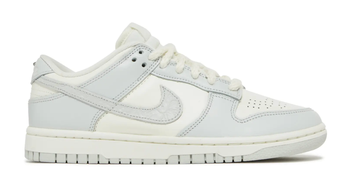 Sneaker, Nike Dunk Low 'Needlework, W8.5, Sail/Tawny/Metallic