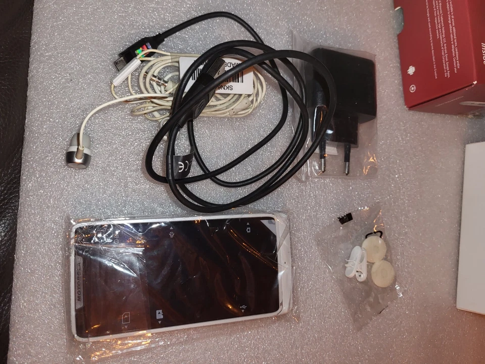 Motorola RAZR i  mit OVP!  - Bild 4 von 4