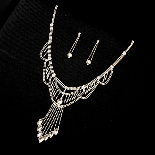 2 orecchini e 1 collana) tiare | SHEIN ALIA