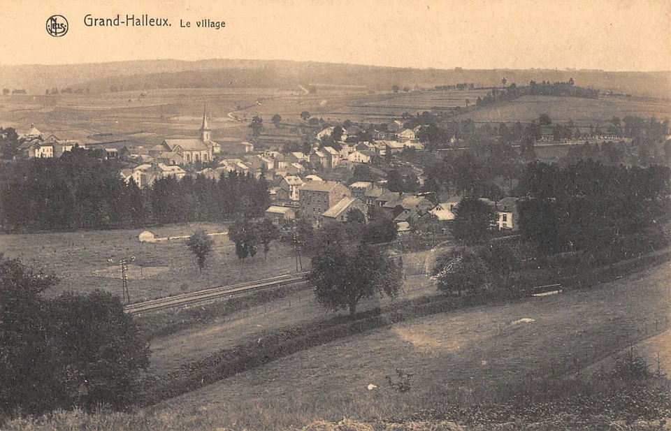 CPA BELGIQUE / GRAND HALLEUX / LE VILLAGE - Photo 1/1