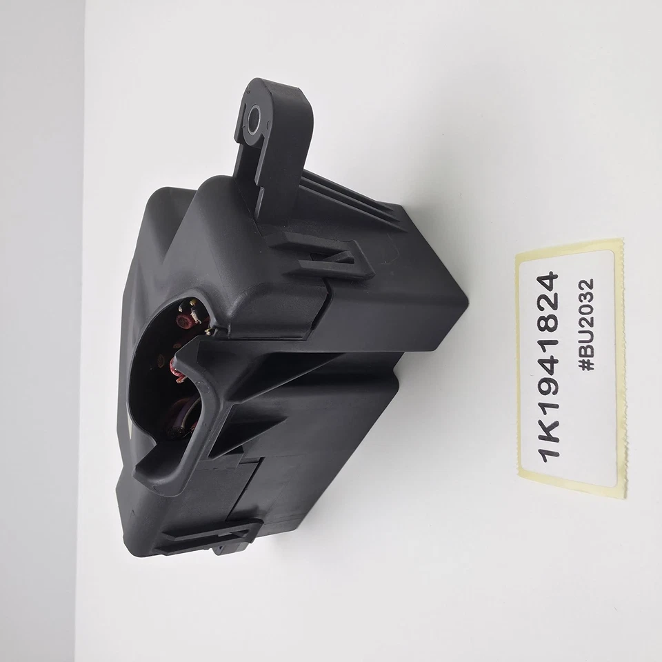 2006-2016 Volkswagen GTI Fuse Box Gateway Module 1K1941824 - Image 4 of 4