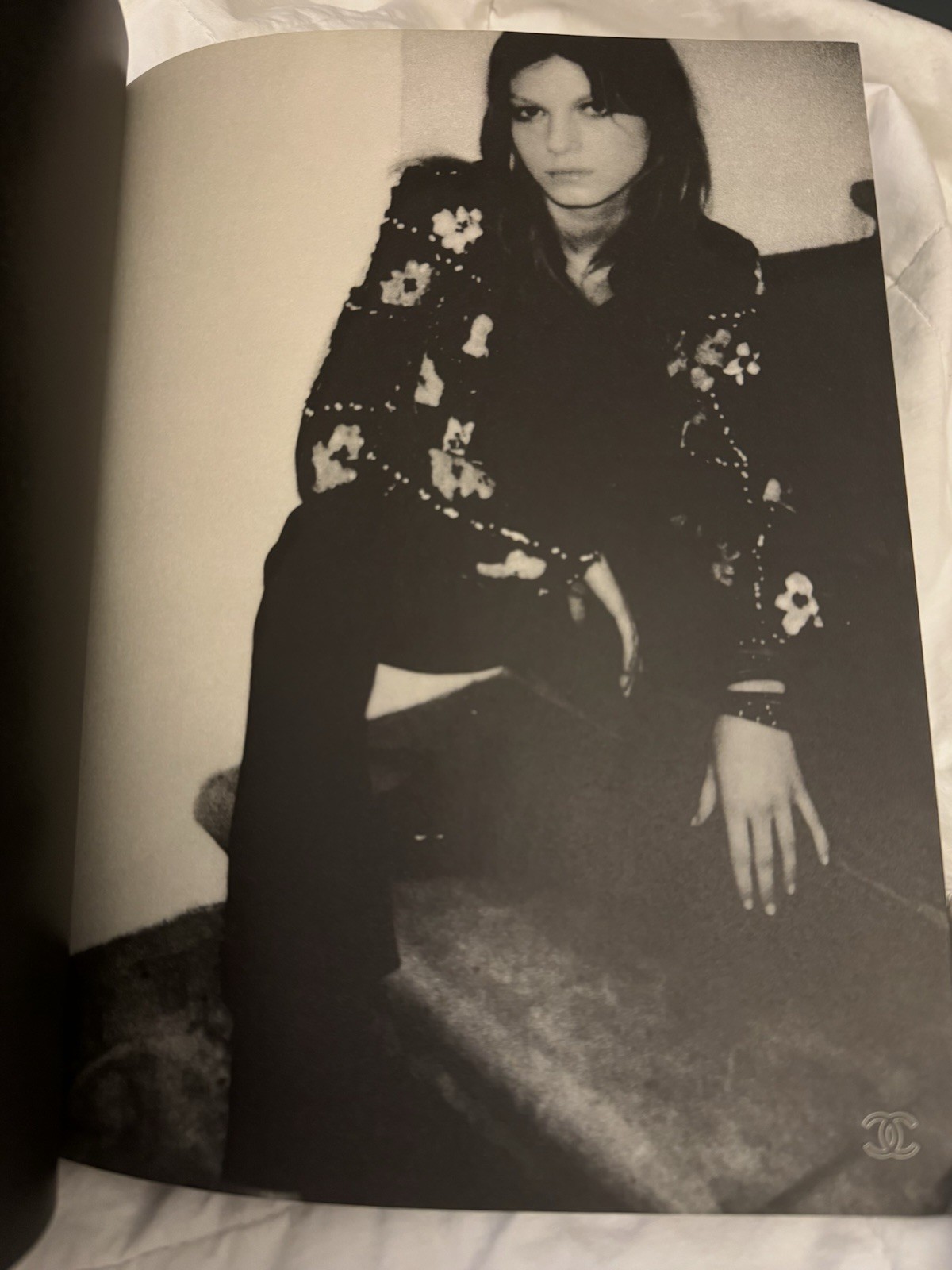 Chanel Lookbook Fall/Winter 2000 model Angela Lindvall Karl Lagerfeld thumbnail 17