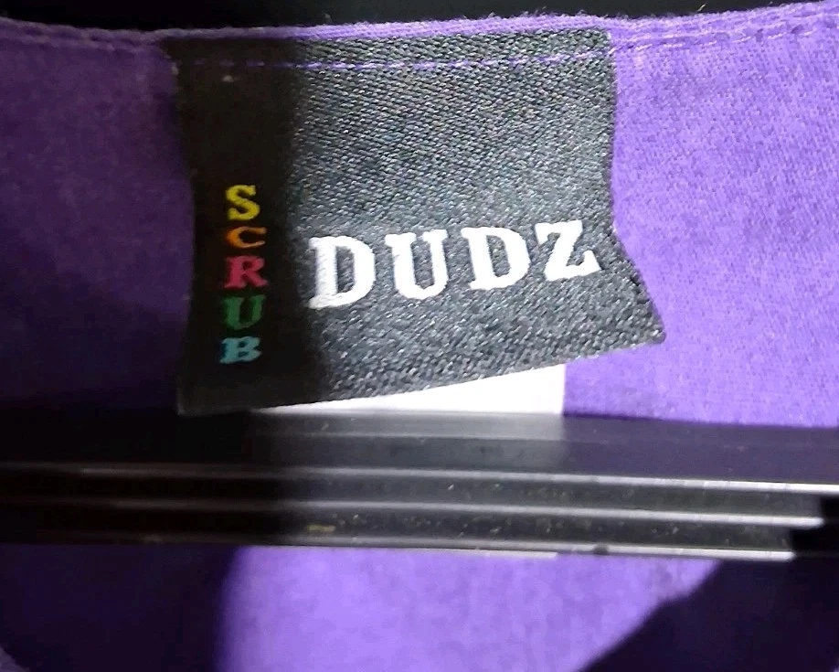 Camisa Scrub Dudz Pequeña LSU Púrpura Foto 3 de 4