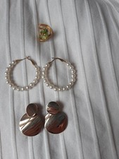 Earing and Ring Bundle Gold Tone