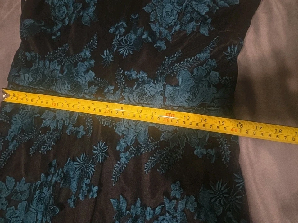 VESTIDO DECOTE V FLORAL BORDADO DAVID MEISTER US$ 795 NOVO COM ETIQUETAS Tamanho 14 - Imagem 4 de 4