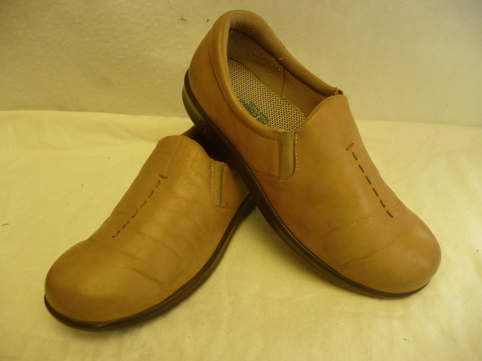 SAS Damenschuhe Slip On Loafers Sz 8.5m Beige USA Leder Tripad Comfort Rubber Sole SAS Damenschuhe Slip On Loafers Sz 8.5m Beige USA Leder Tripad Comfort Rubber Sole