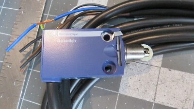 Telemecanique Osiswitch XCMD2102L3SGA Limit Switch SPDT 1 NC / 1