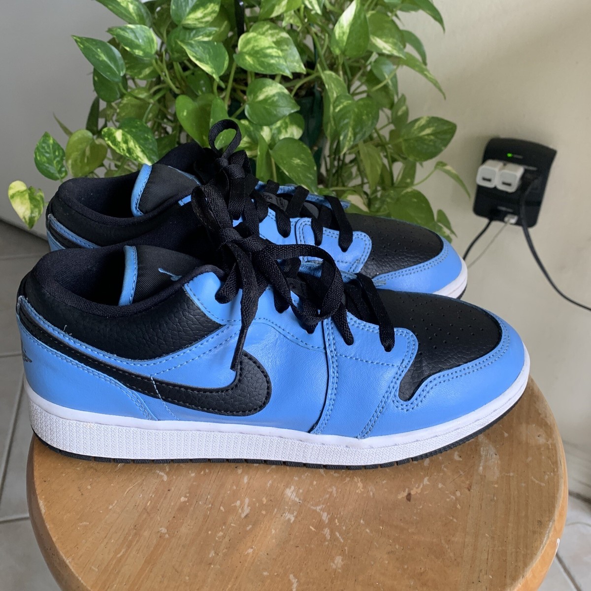 Nike Air Jordan 1 Low GS University Blue Black 553560-403 Youth Sz Nike Air Jordan 1 Low GS University Blue Black 553560-403 Youth Sz