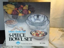 Vollrath 5-Piece Stainless Steel Bowl Set.