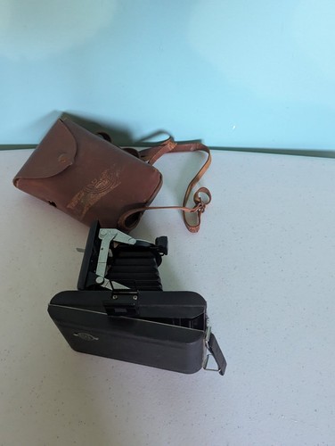 Vintage 1940's Kodak Vigilant Junior Six-20 Folding Camera with leather case. - Picture 2 of 19