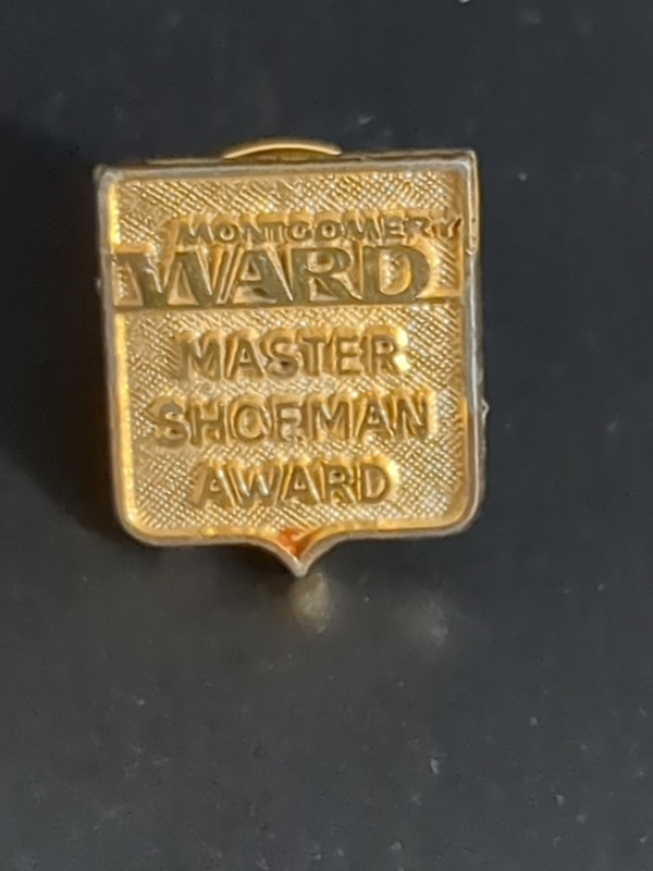 Montgomery Ward, Master Shoeman Award Gold Tone Pin